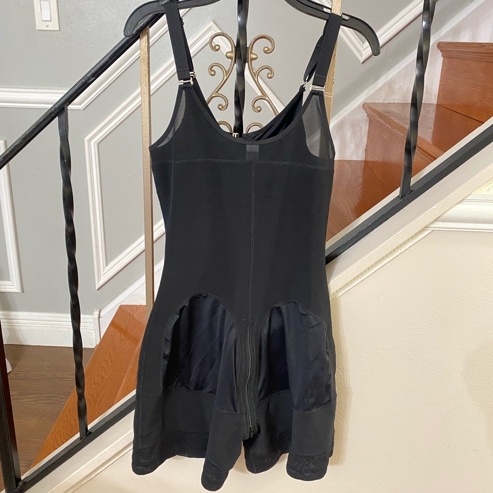 Yianna Front Zip Full Bust Mid-Thigh Faja Bodysuit - Picture 2 of 10